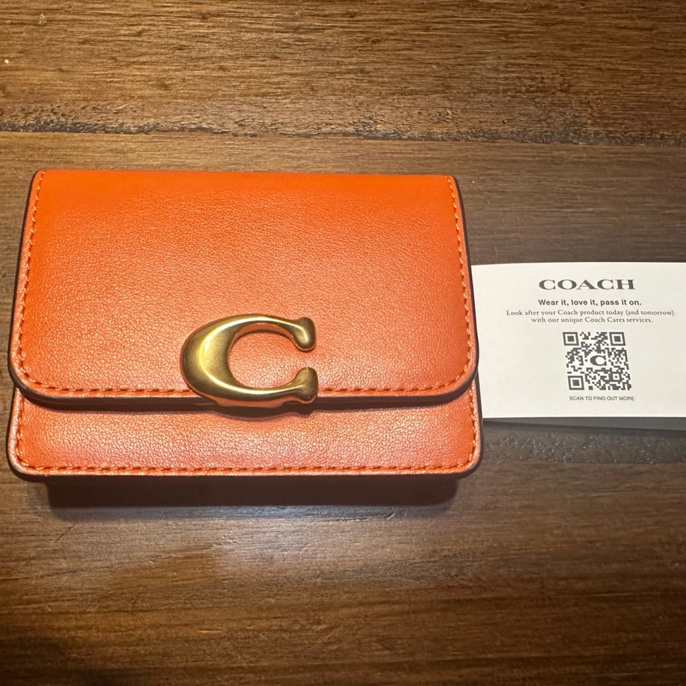 Coach Bandit card case in Sun Orange!